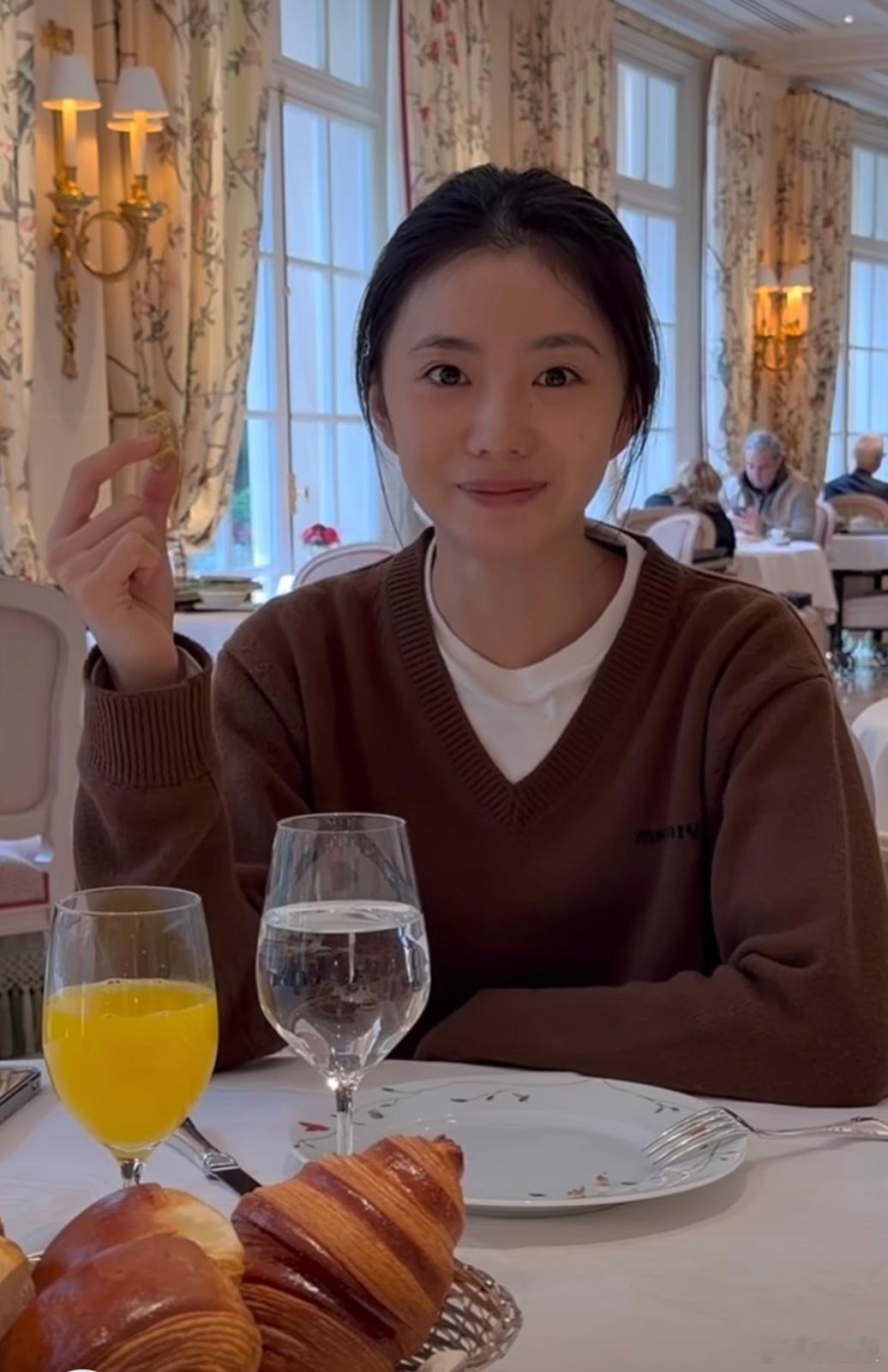 刘冲拍的素颜：刘浩存赵今麦李庚希​​​