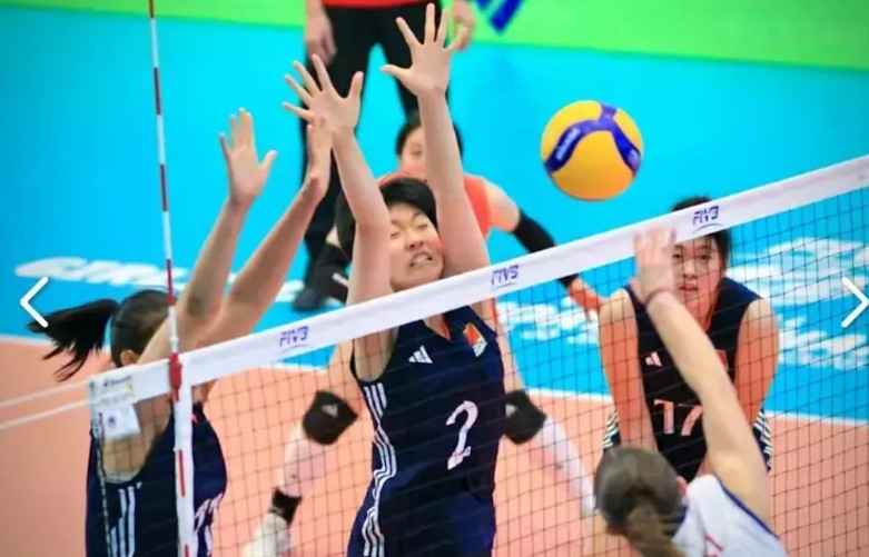 扣拦发威，中国U19女排3-2逆转日本，豪取三连胜！前三局，中国女排2-1逆转
