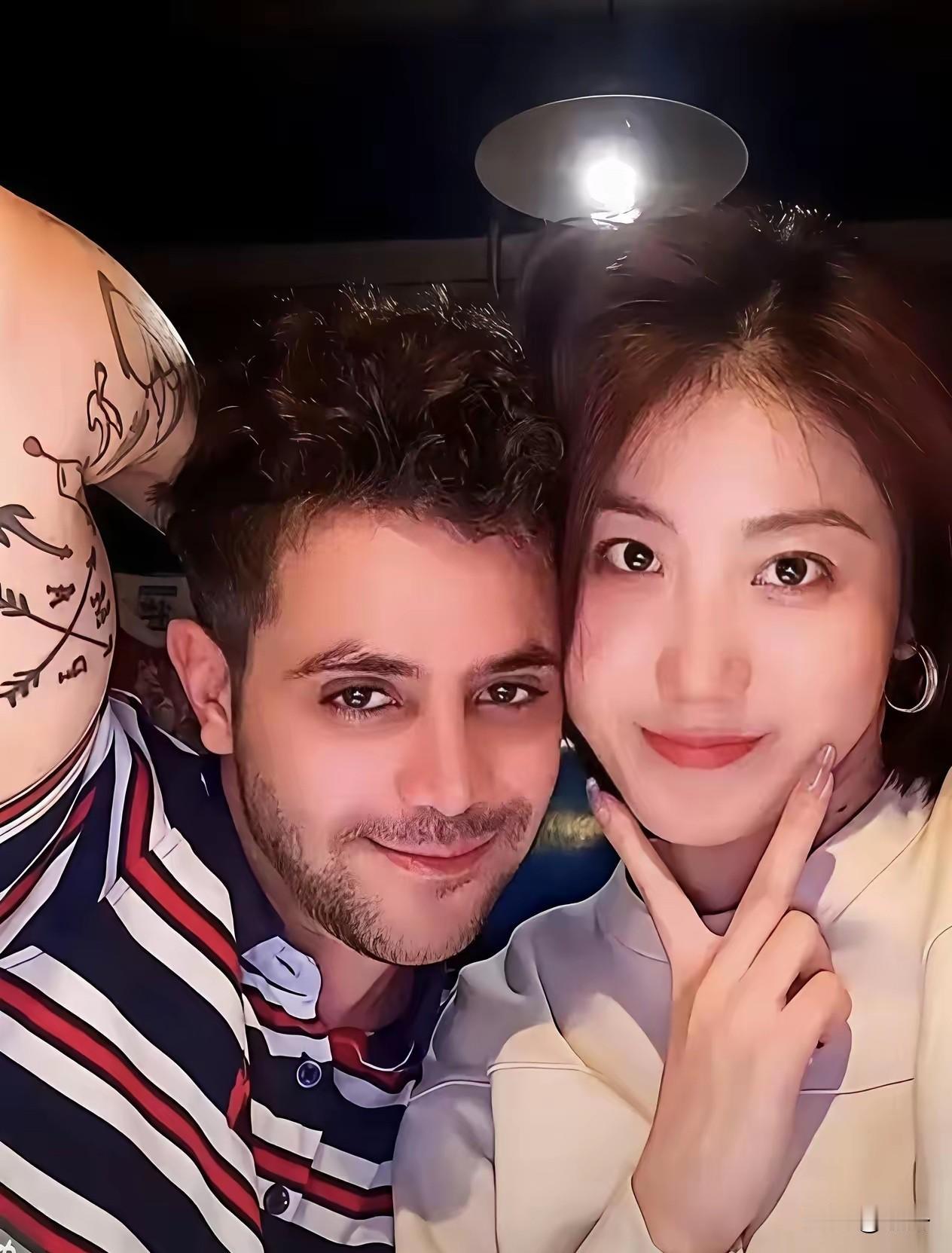 凌晨3点，西安一家典当行门口，23岁的女大学生小林死死攥着一张抵押单，手指发白—