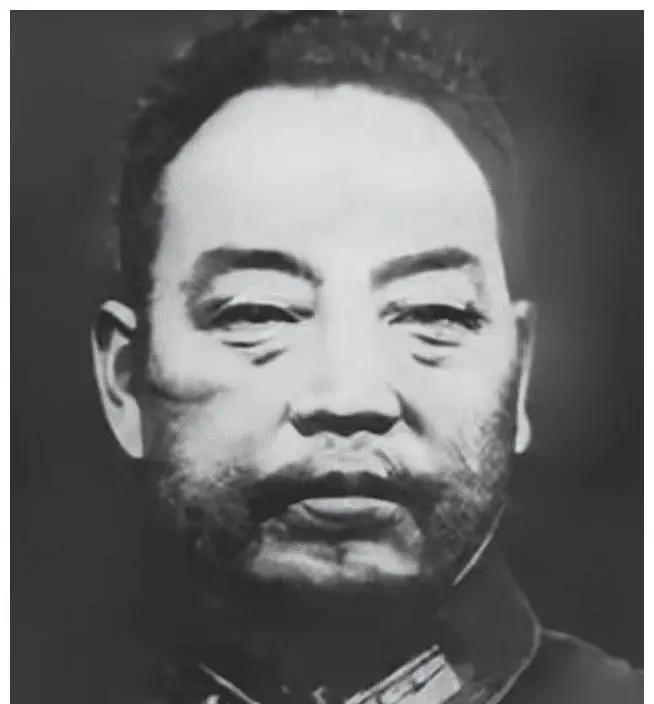国民党驻盐城的师长李铁民下令将城内一百多地下党杀害，少将韩君明劝他：“老铁，城破