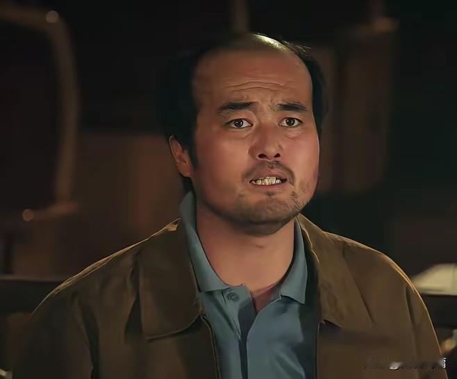 《主角》里演省秦腔剧团敲鼓的郭大锤的那位，长得是真丑，秃顶、豁牙、业务还稀松平常