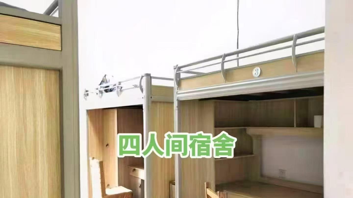 一家过20多人, 一家过10人: 同一天两种筛选尺度