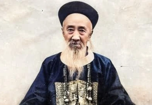 1873年，张之洞路过泸州城，不觉酒瘾发作，便派随从去买酒。可是随从一去不回，张