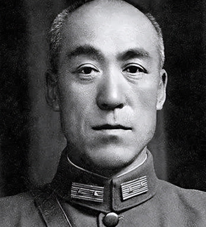 1946年夏，蒋介石召开军事会议，见有人在记笔记厉声禁止。坐在第三排的赵寿山，为