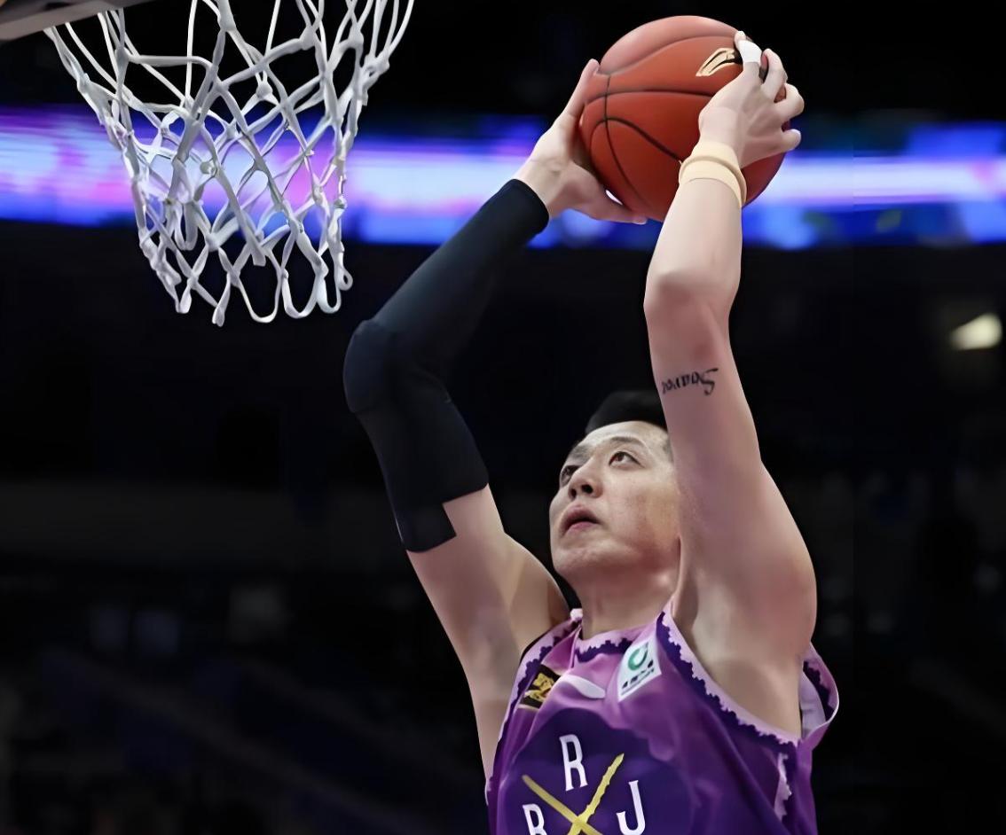 什么情况？两大CBA顶薪球员，居然没有通过CBA体测！球迷：CBA顶级多少水平，