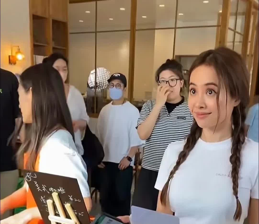 蔡依林，这大眼太有神了，哪像四十多人呢。
