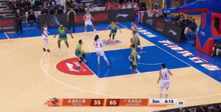 萨林杰是宏远七连胜最大功臣，篮下攻防给兜底，让后卫出手没后顾古泽浴打徐杰，这