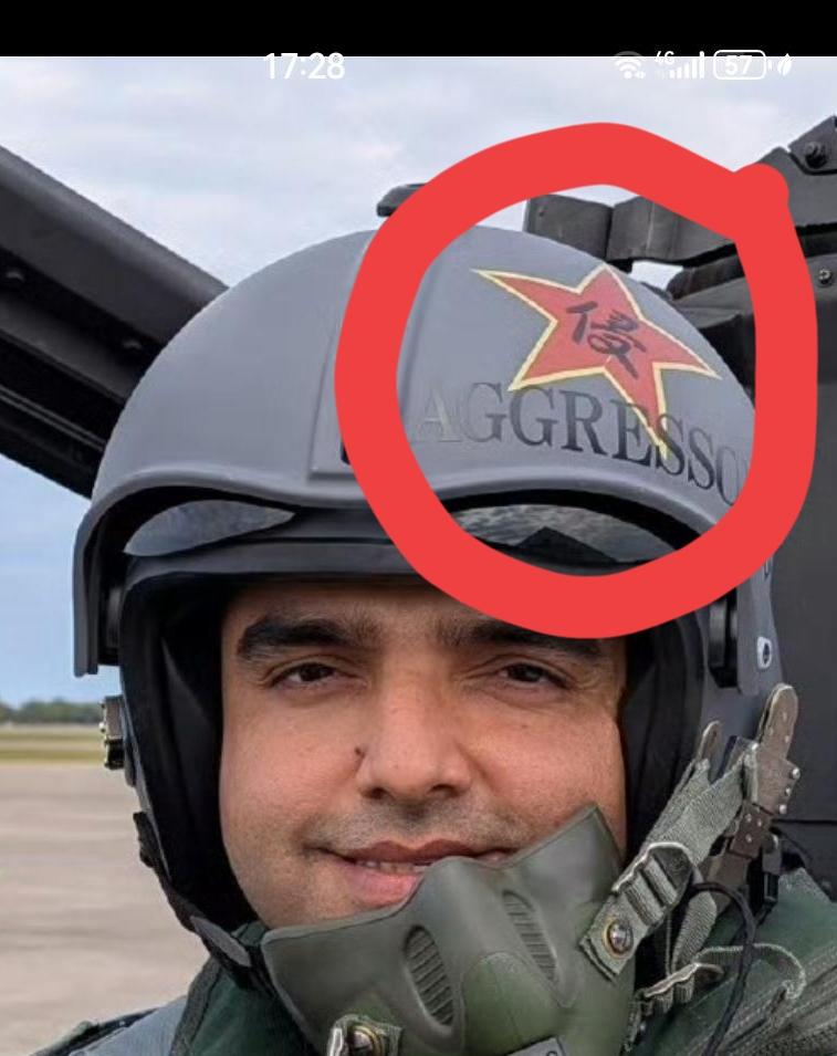 好一对“卧龙凤雏”！印度空军苏30MKI飞行员赴日本小松基地，飞行员头盔上印有红