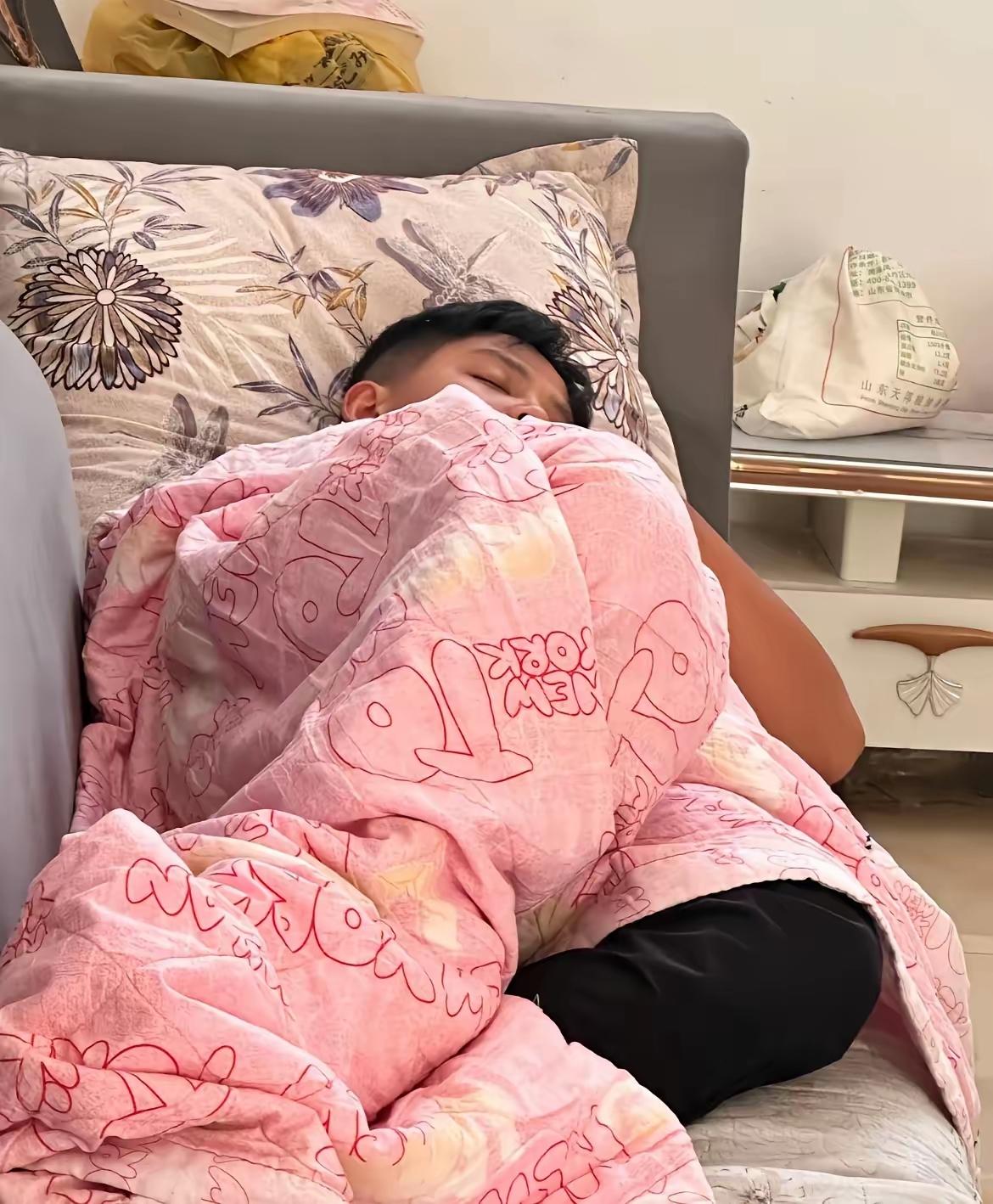 我和老伴退休住在姑娘家，昨天姑爷不上班在家休息，到饭点了，我和老公散步完回家看到