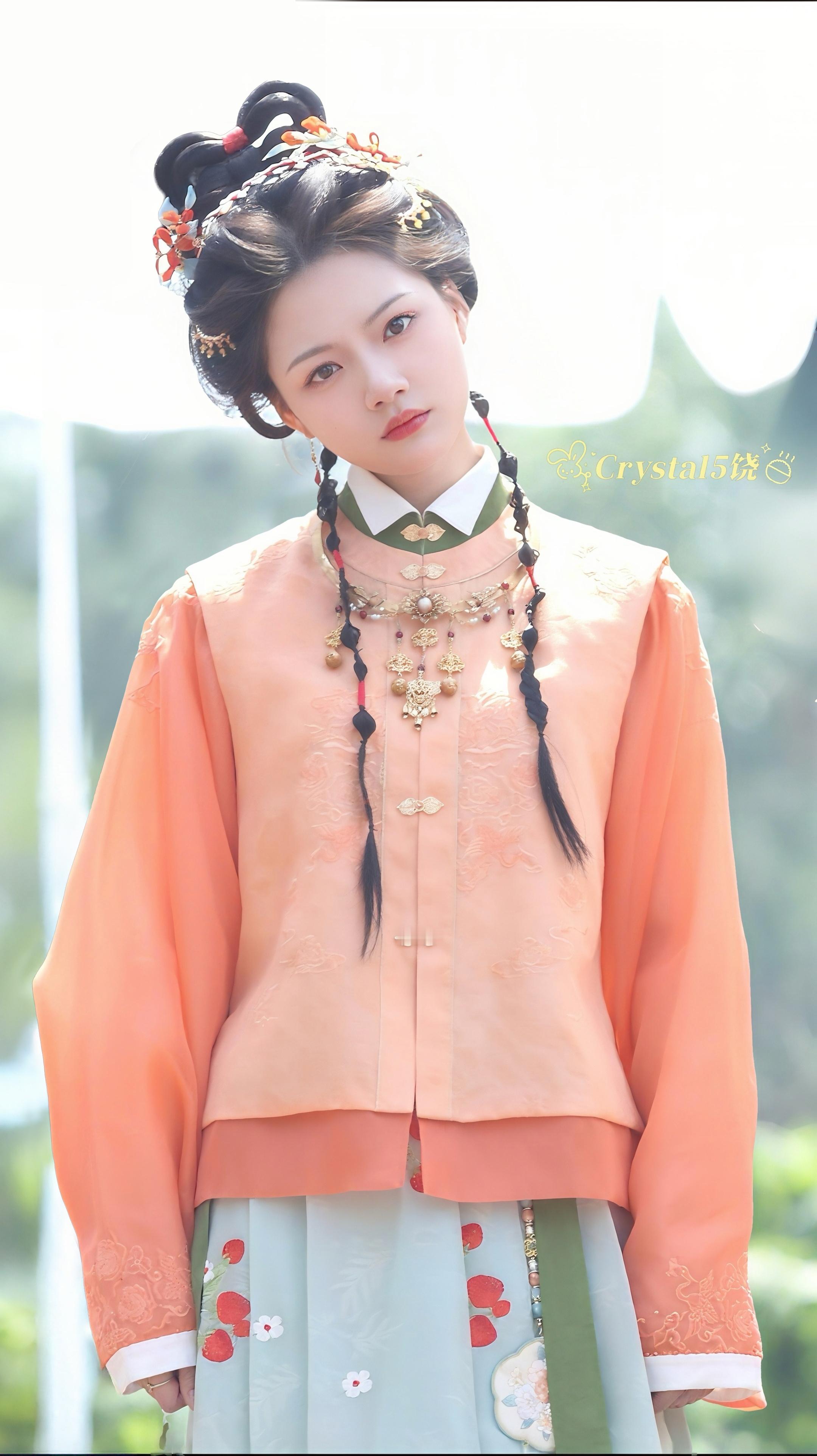 快帮帮我🚑，我被这个叫顾锦朝的小女孩可爱到了，动弹不了……Cr:任敏良陈美锦