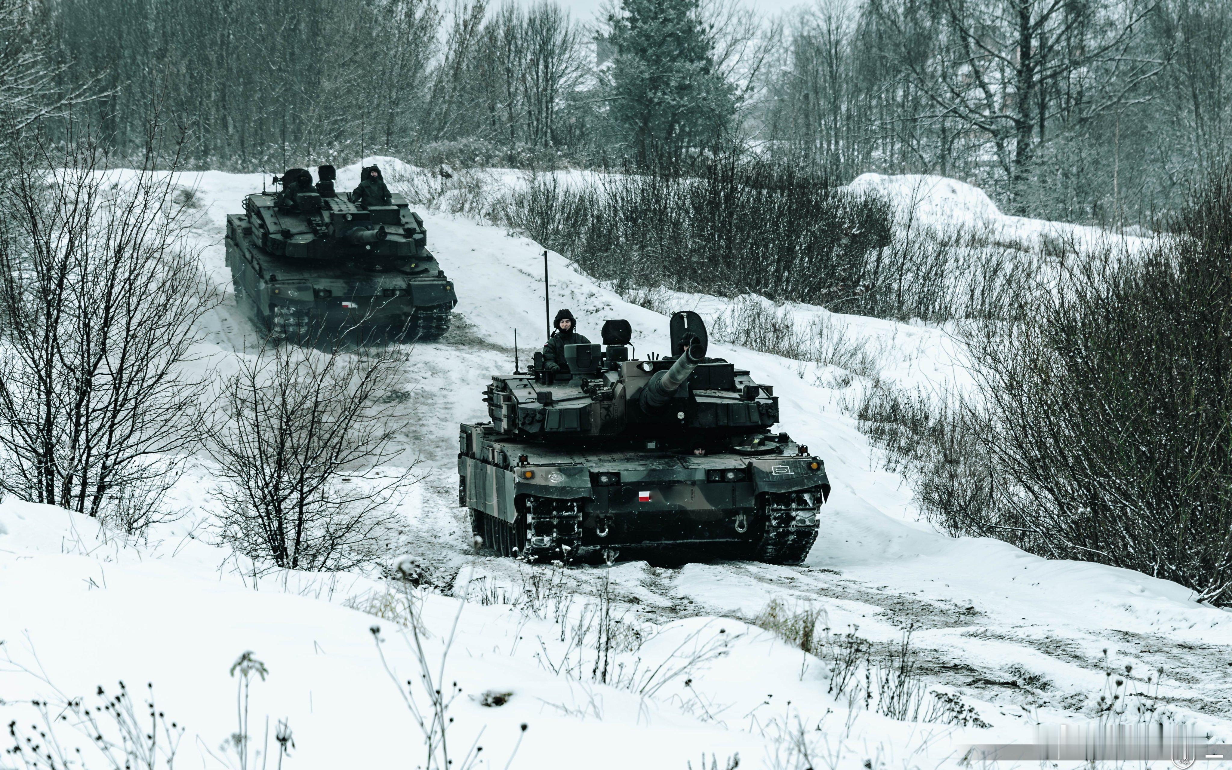 波兰陆军的K-2坦克，先不管坦克怎样，拍片还是可以滴：