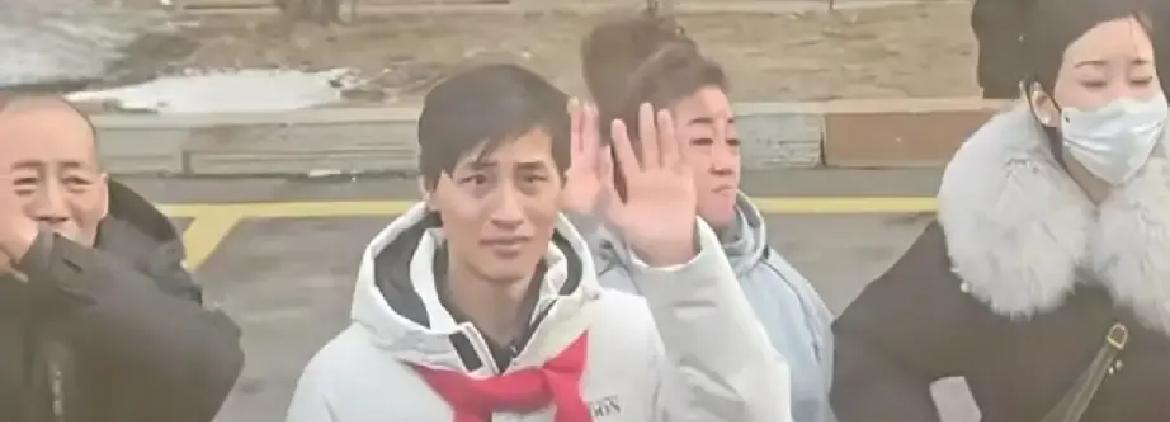 泪目了！他漂泊几十年终于回家，却发现连亲妈说话都像外星语！昨天还在国际新闻里