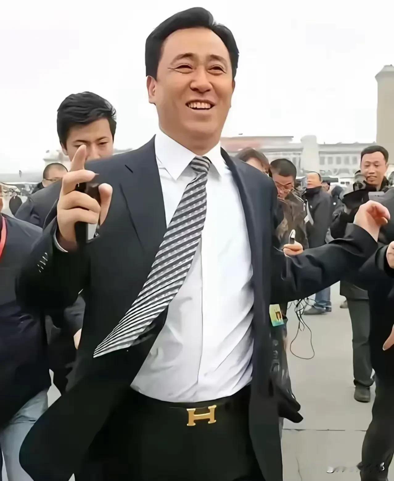 不查不知道，一查吓一跳。许家印当年的奢侈生活，普通人十辈子都够不上。