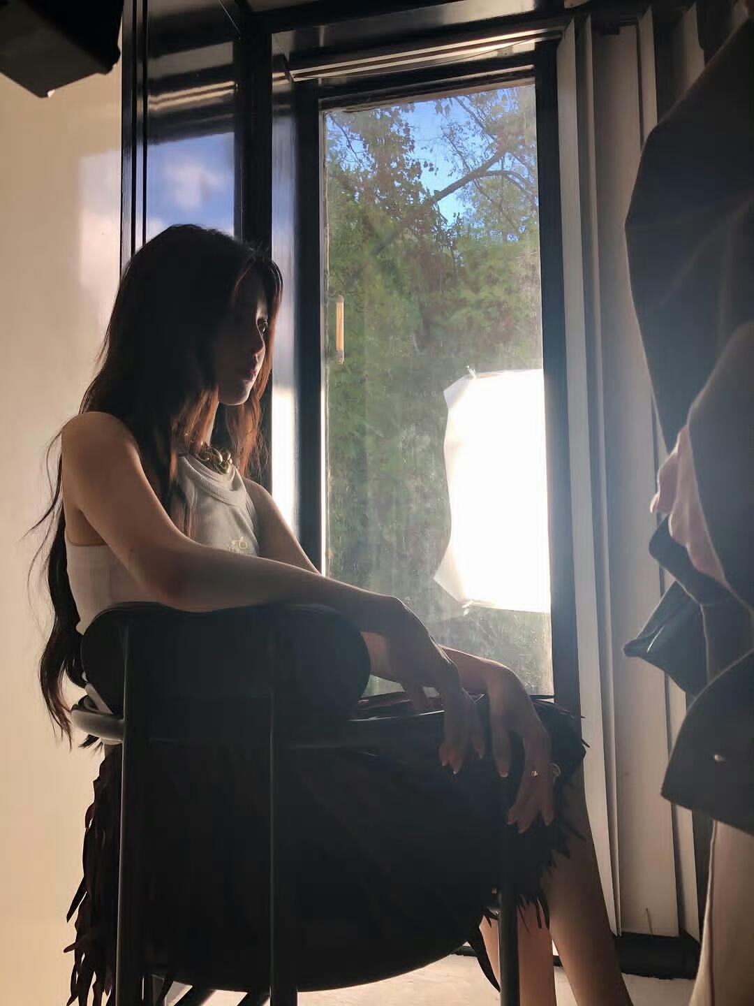 杨超越ins更新6张很自信有力量的美杨超越杨超越阿珍​​​