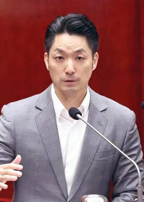 最近蒋万安遭受绿营的攻击是愈发严重了，比如针对立院记录蒋万安的学历出错问题，比如