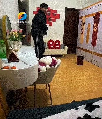 万万没有想到，安徽，一姐姐结婚前一晚，弟弟突然神神秘秘的来到姐姐房间，这姐姐以为