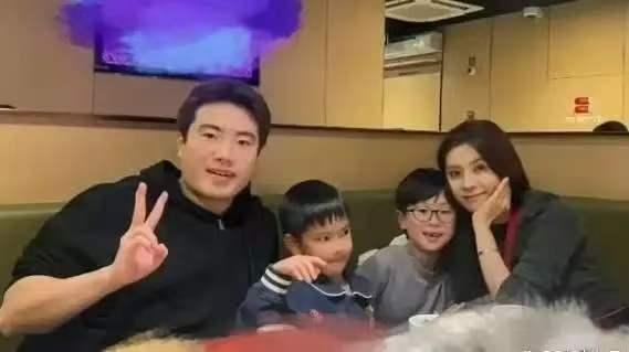 终于明白梁靖崑死活要跟奚美丽复婚了，身后有这样一位丈母娘，真是几辈子修来的福