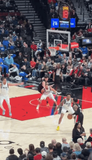 杨瀚森彻底没机会了，开拓者125-122险胜独行侠，看了杨瀚森这个球以后我觉得杨