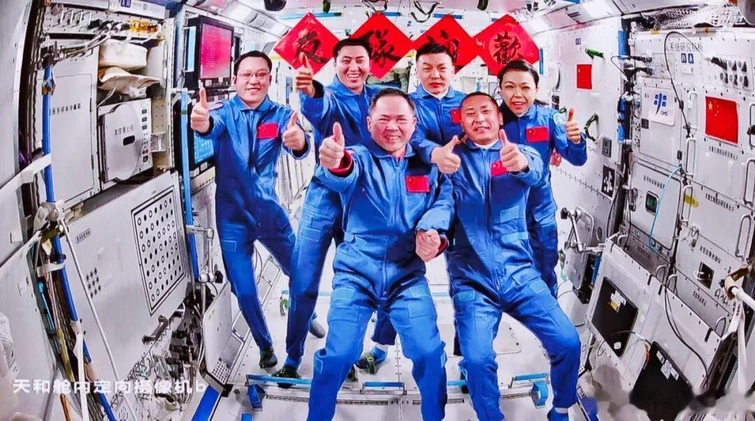 神23乘组顺利入驻天宫在载人飞船与空间站组合体成功交会对接后，神舟二十三号航天员
