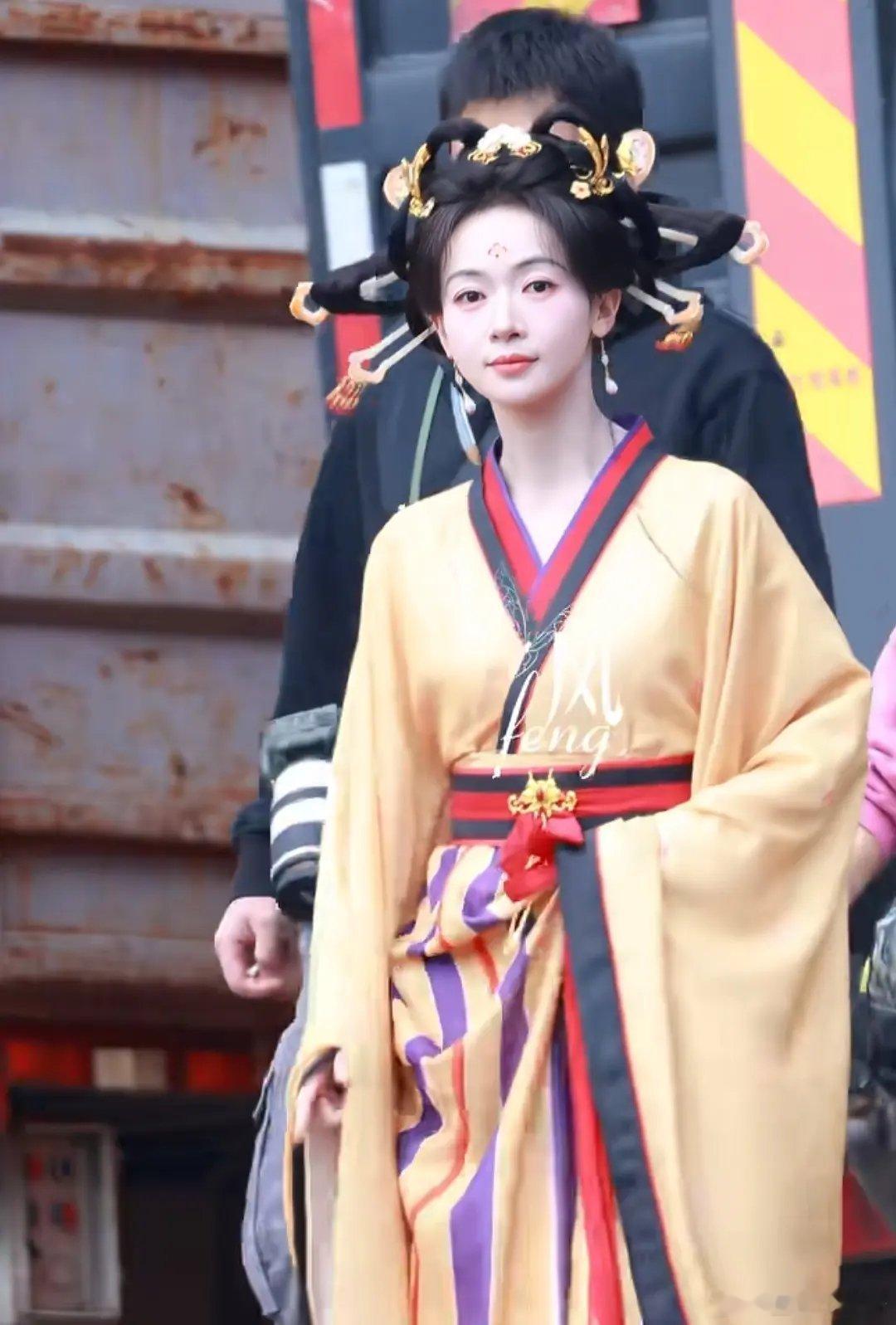 吴宣仪不好好哄孩子出来又营业干嘛