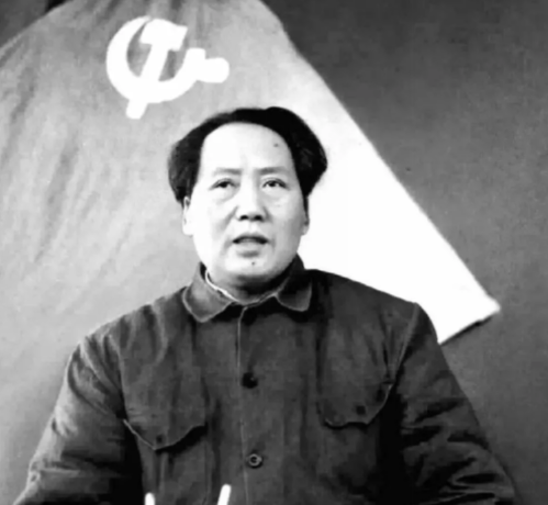 有一次，一位西方记者采访毛主席，问了一个让众人为难的问题，“主席先生，新中国建立