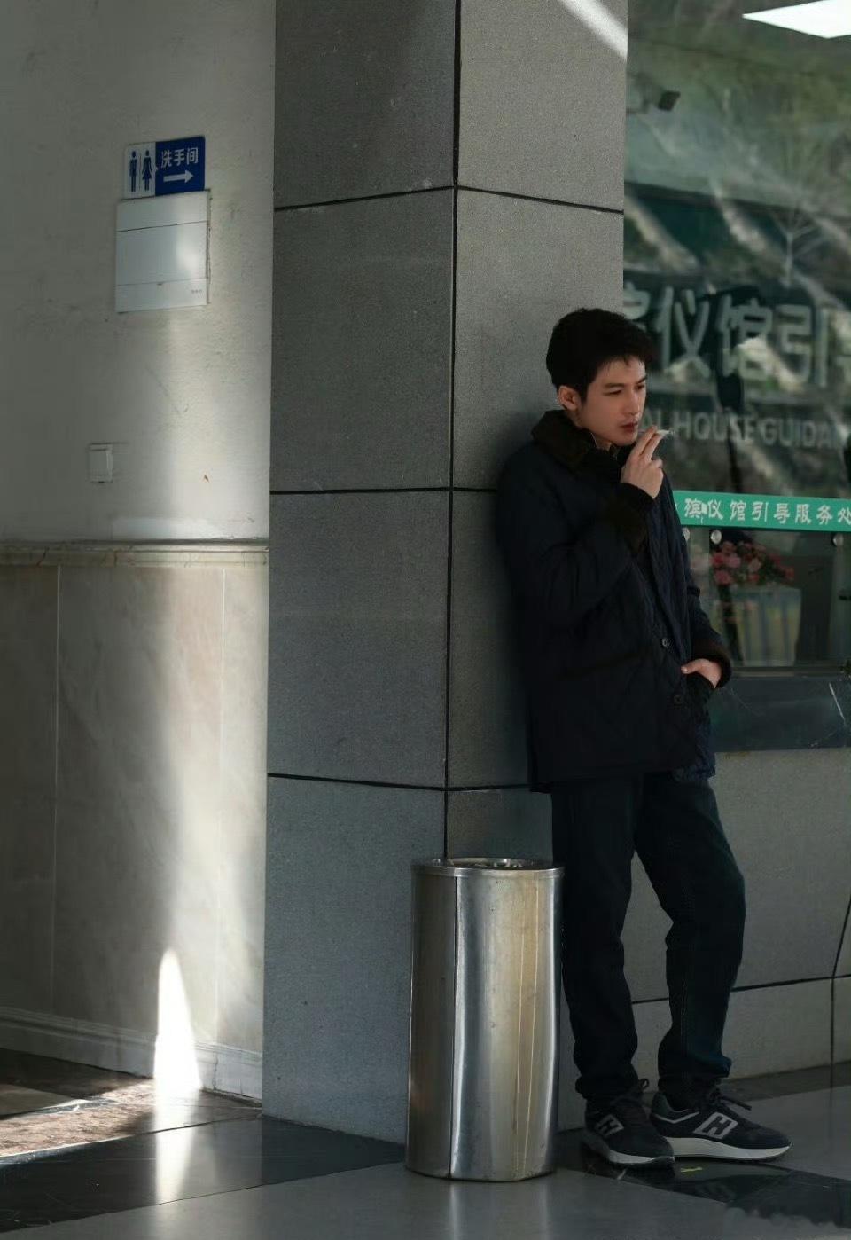 这几年在综合处理流量与演员身份的男演员，我觉得檀健次算是最用心且最脚踏实地的一个
