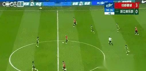 成都蓉城的那个U23小将，拜合拉木，真是个狠人。他先进了一个。球刚滚进网底，他