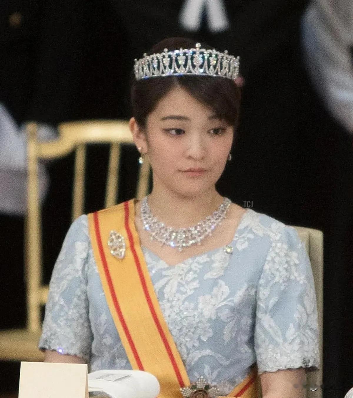 真子公主命是最好的，可以说她从一出生就是集万千宠爱于一身（奶奶爸爸都喜欢她）。