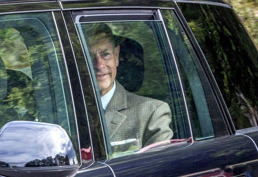 英国王室🇬🇧8月24日，国王夫妇、威尔士亲王夫妇、乔治王子、夏洛特公主和路易