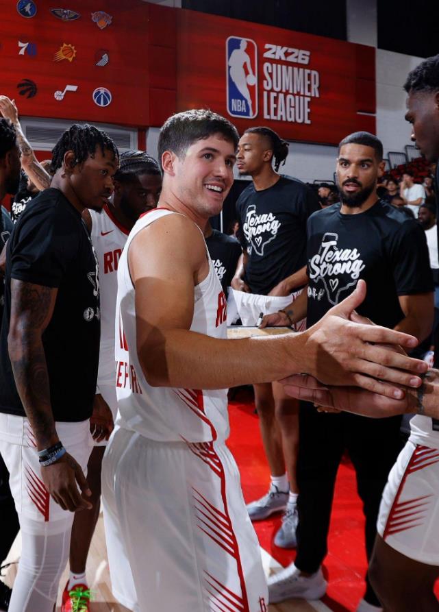 火箭新王炸诞生！谢泼德4战80%真实命中率创NBA最年轻纪录