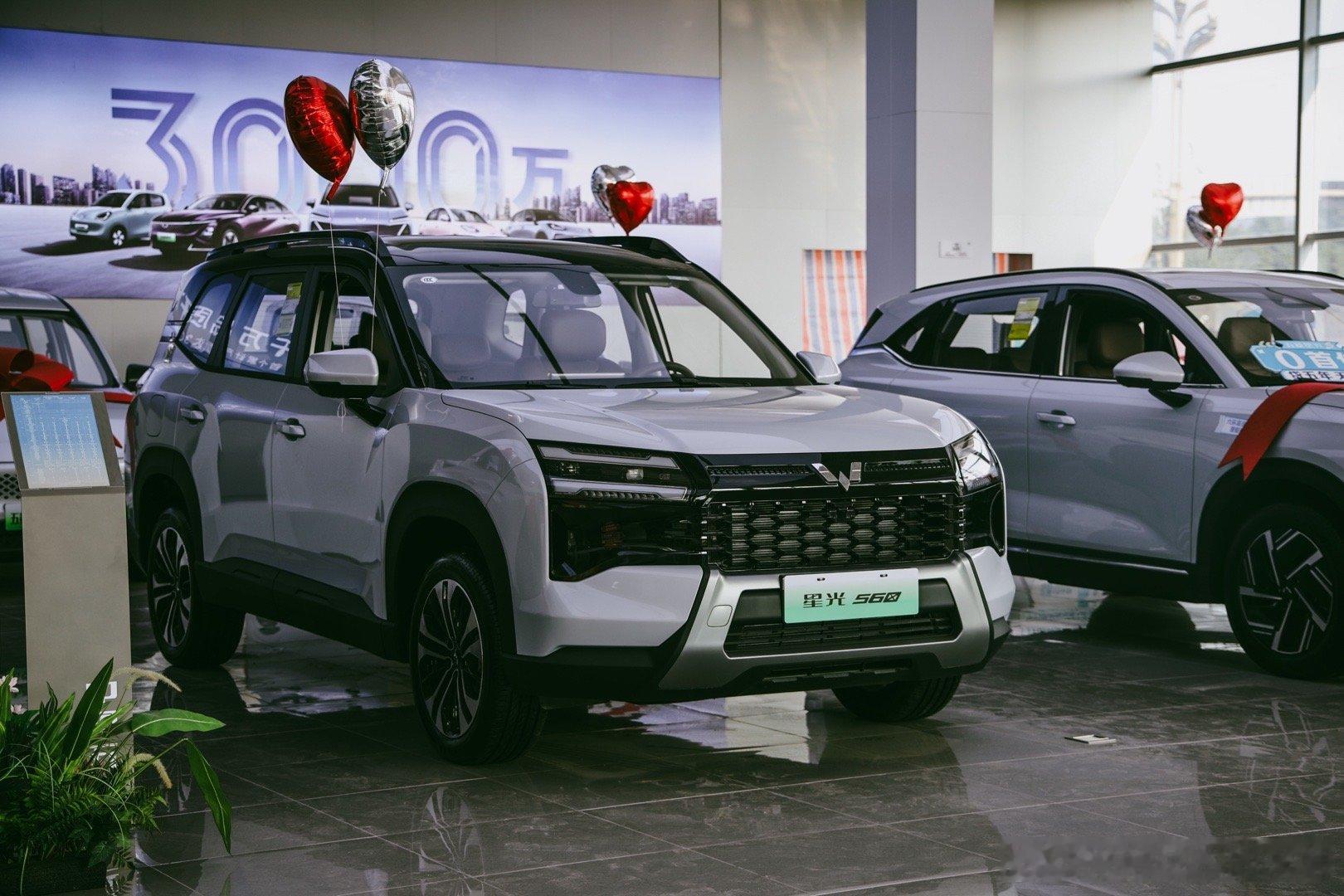 今日探店拍摄五菱的星光560，这车真的惊艳到我了！外观和内饰都很有质感，银标五菱