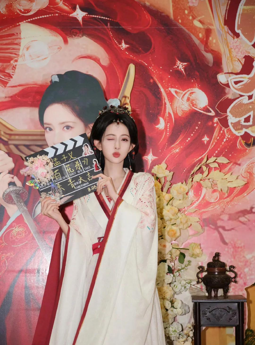 《惊！张萌探班《百花杀》剧组，孟子义瘦到90斤以下，背后有何辛苦故事？杀青盼沈汐