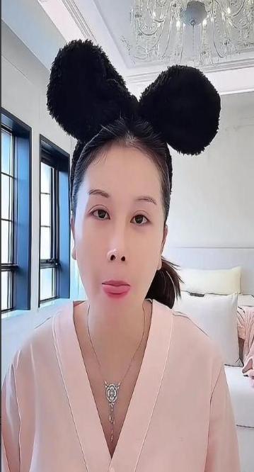 真的让人破防！28岁5年4胎，住杭州顶豪别墅，有人的人生生来就是顶配。这个住