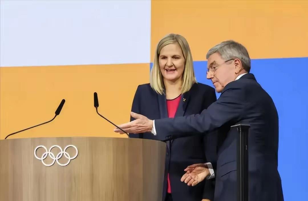 2026年3月7日，维罗纳竞技场的灯光为55个国家的运动员亮起，却独独漏了那个或