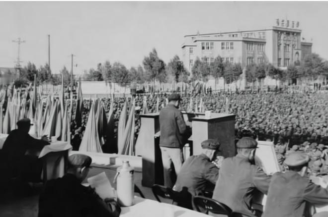 1959年，空3军军长接受邀请，进京参加了1个重要会议。会后，有人找军长谈话，让