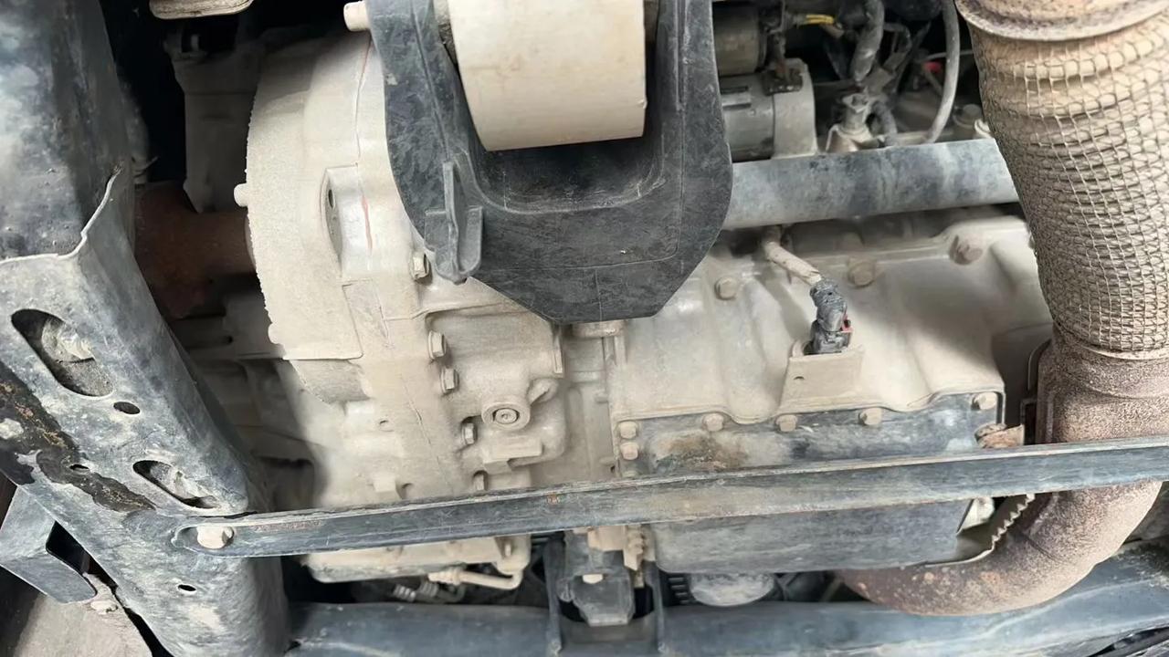 这底盘9万多公里，还不错了~[玫瑰][抠鼻]又知道啥车的不？