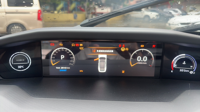 就在刚刚univ通病买车的慎重我买的是23款1.5T运动版。24