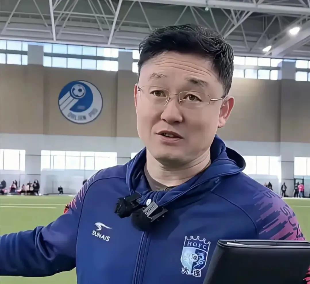 董路单挑基本功大队，虽说互有胜负，但是这件事却反映出背后的猫腻，照理说这些搞职业