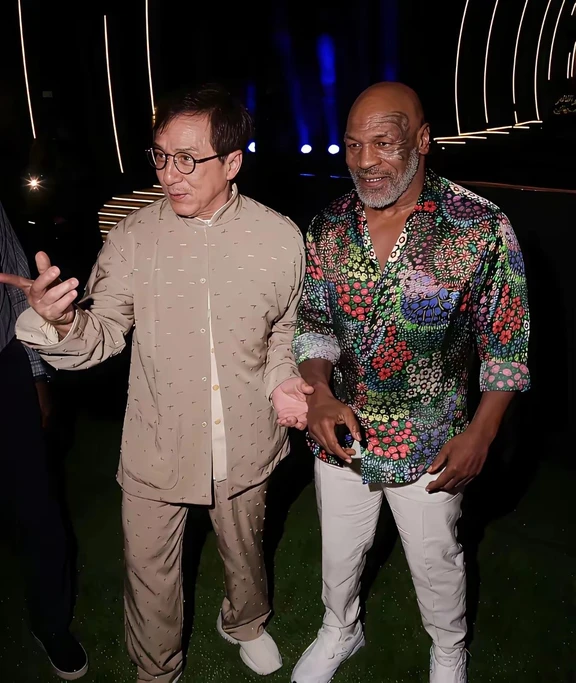 当年，成龙大哥与拳王泰森相遇的名场面