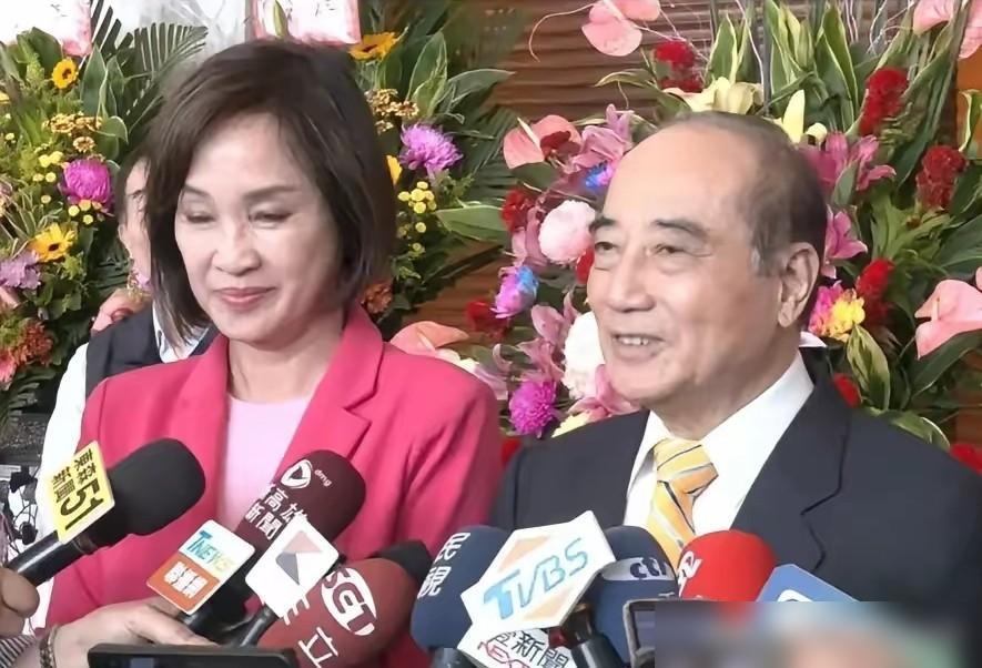 高雄自从1998年吴敦义以4565票输给谢长婷后，就一直被绿人把持，至今已28年