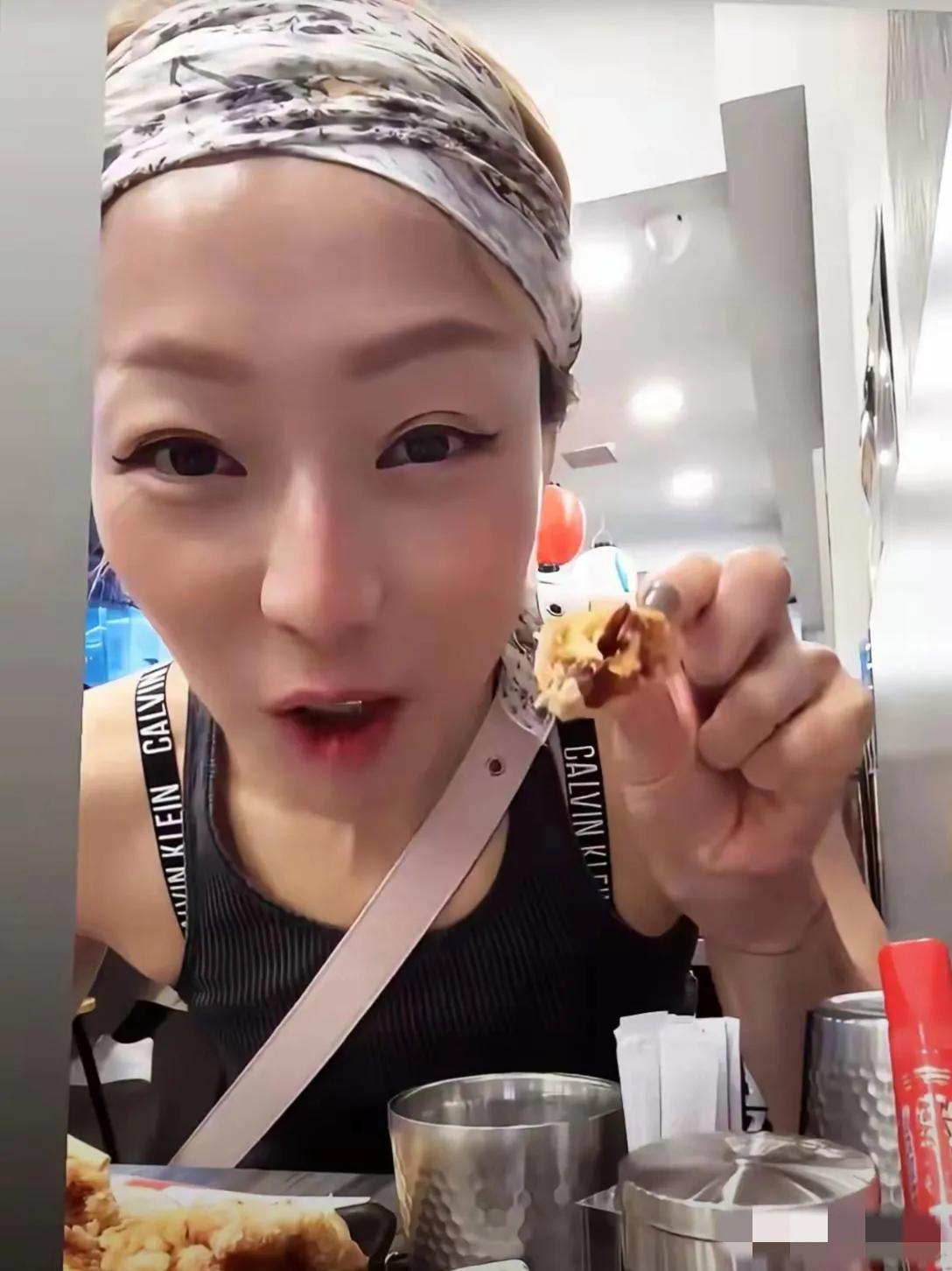 感觉郑秀文的辨识度越来越低了，你看是吧？