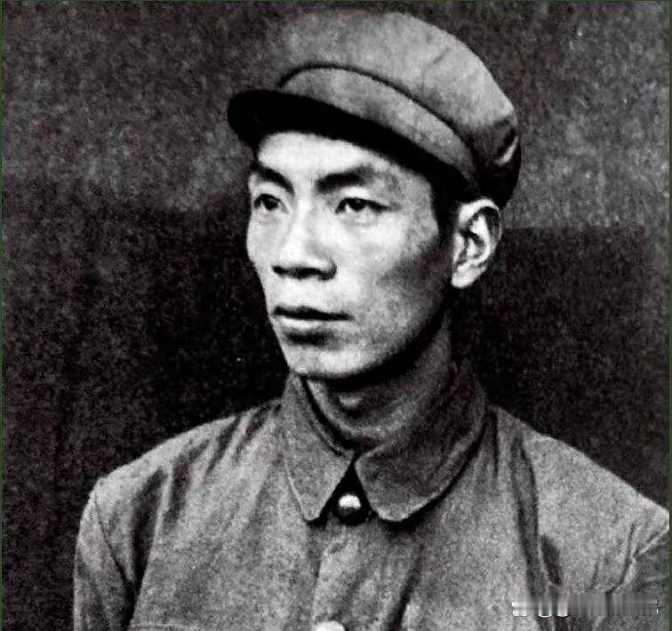 28岁连长怀抱炸药冲向美军四十人，尸骨无存，志愿军仅两名特级英雄之一，美军多年仍