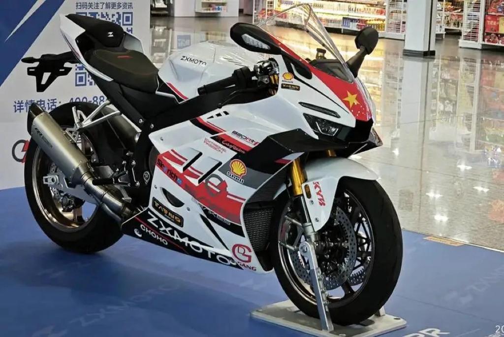 这波操作，真的让我对张雪彻底改观了！刚拿下世界冠军，还没来得及好好享受荣誉和