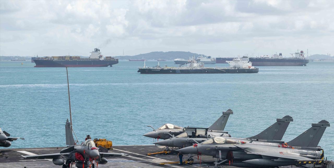 英国采访法国高官，对方爆料：法国在南海追逐中国潜艇，结果被中方40艘军舰围住吓懵