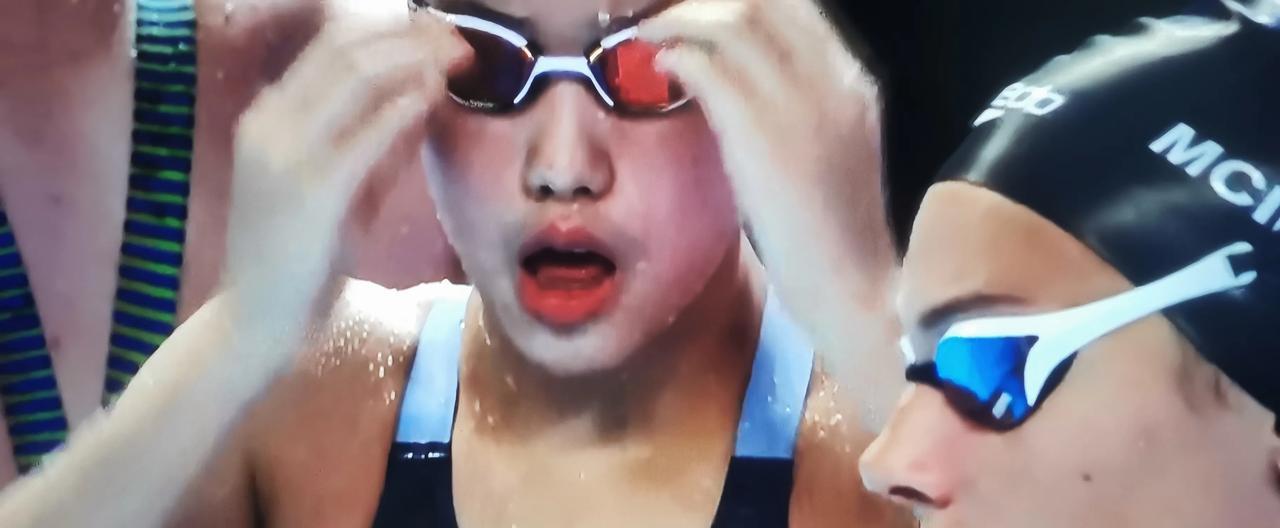 十二岁于子迪游进决赛！女子200米半决赛，小将于子迪又把成绩提高了一秒，在麦金