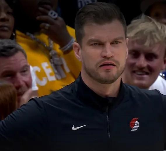 开拓者太不争气了！马刺让你两张王牌，一个文班亚马，一个卡斯尔，开拓者都打不过