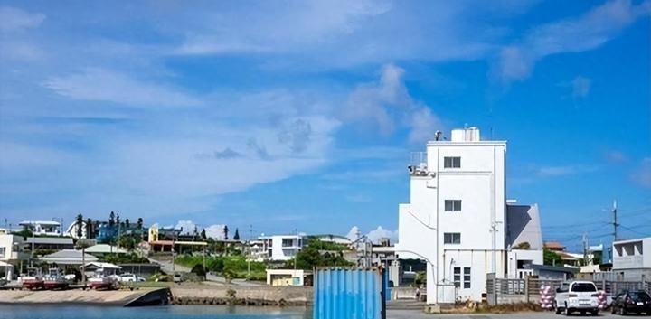 太平洋上有这么一座小岛，面积比北京市朝阳区还小一大截，常住居民两千都不到，扔进东