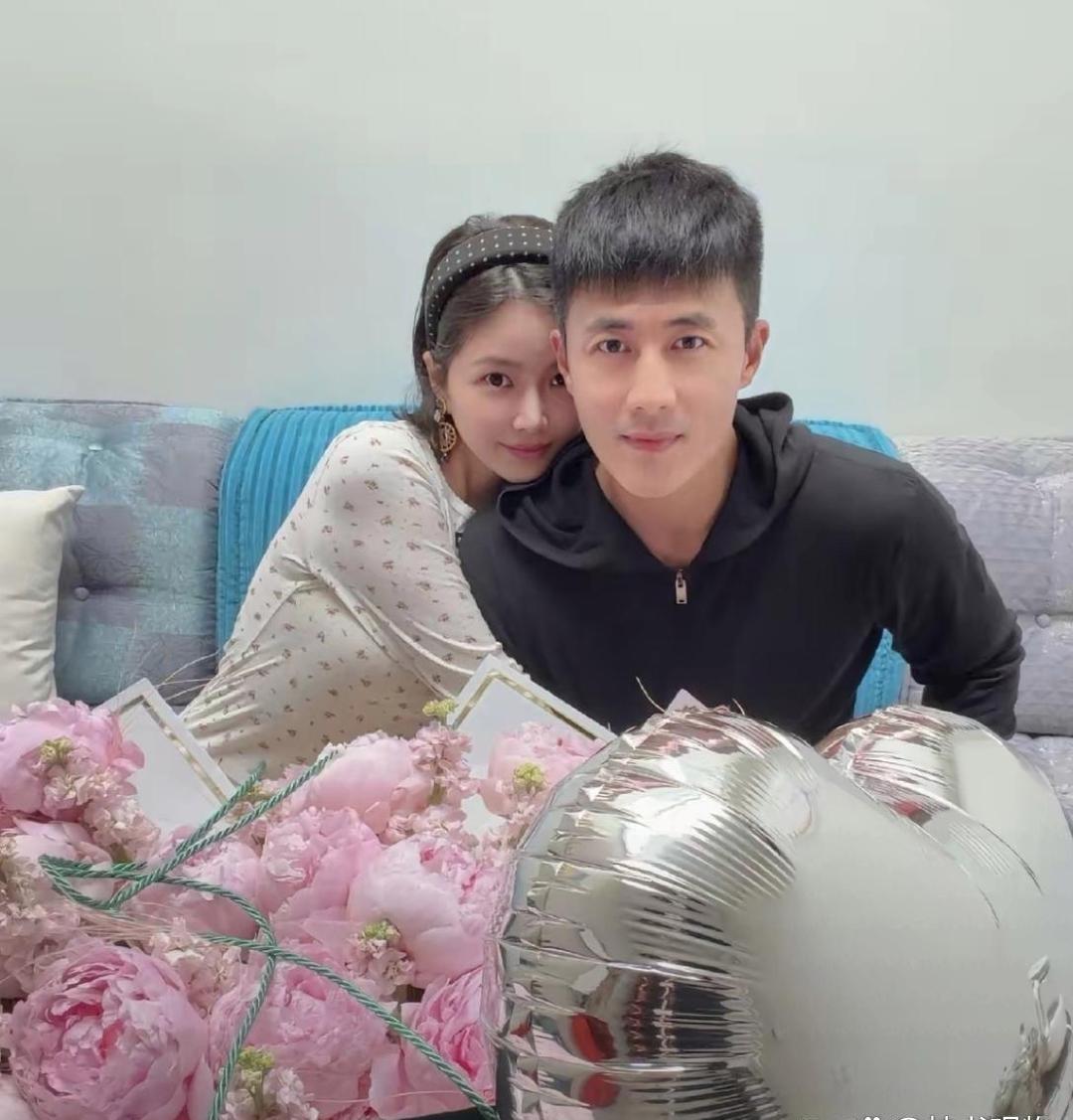 杜淳的老婆真漂亮，他俩好有夫妻相，幸福感满🈵。