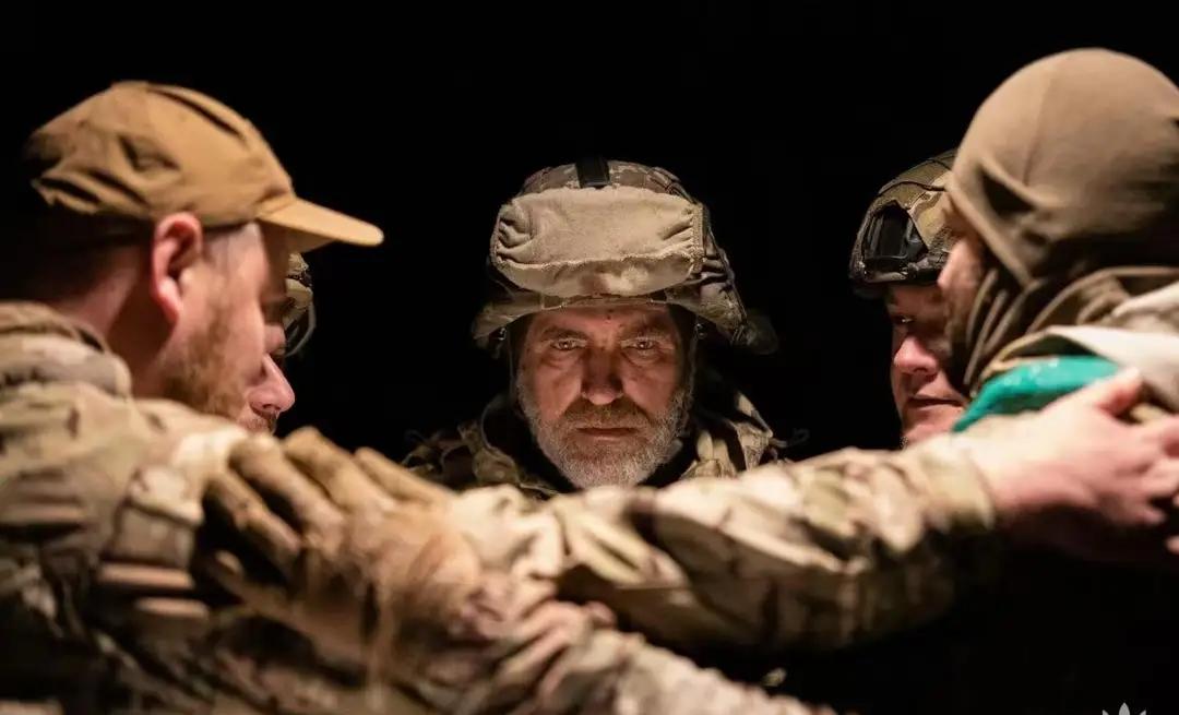 俄军称其令人闻风丧胆，乌克兰屠夫级军人44枚勋章英雄：一夜战死乌克兰知名指挥