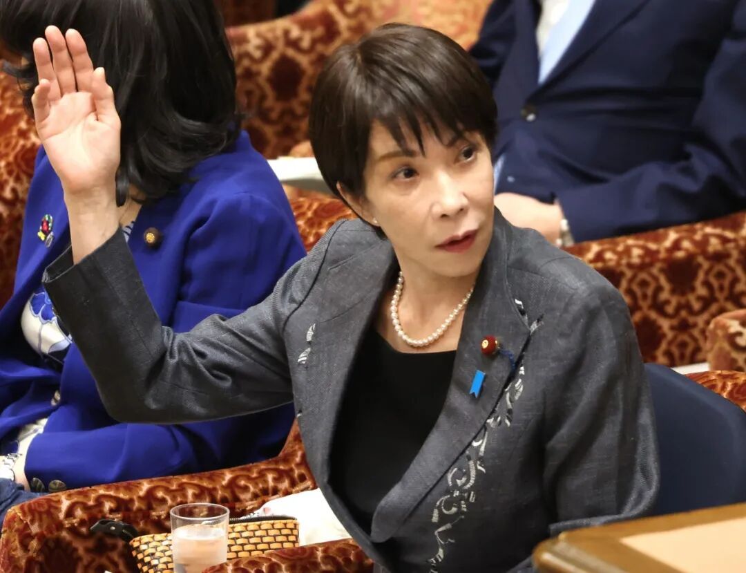 【高市早苗又去拜鬼了】高市早苗又供奉玉串料日本首相高市早苗15日向供奉有二战